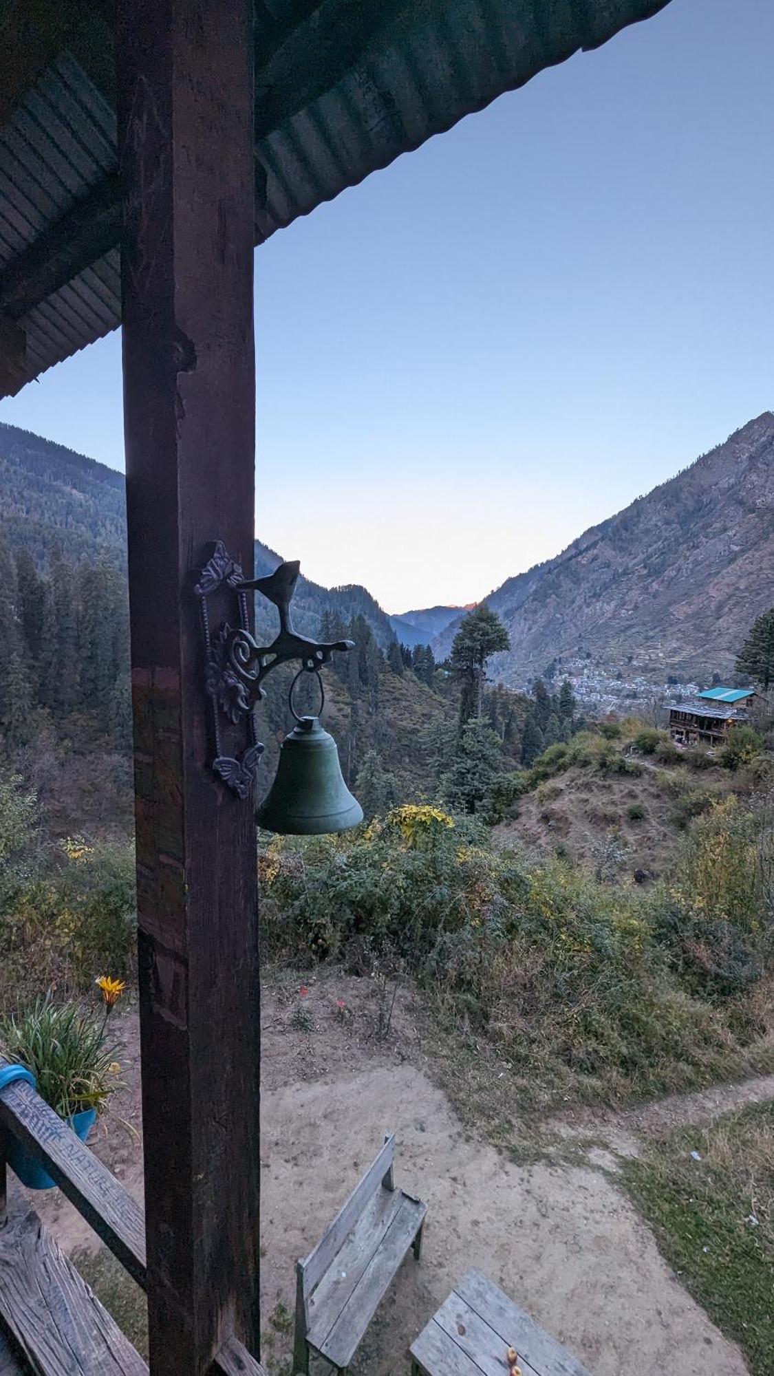 Hotel Holy Cow Cafe & Beds Kalgha Exterior foto