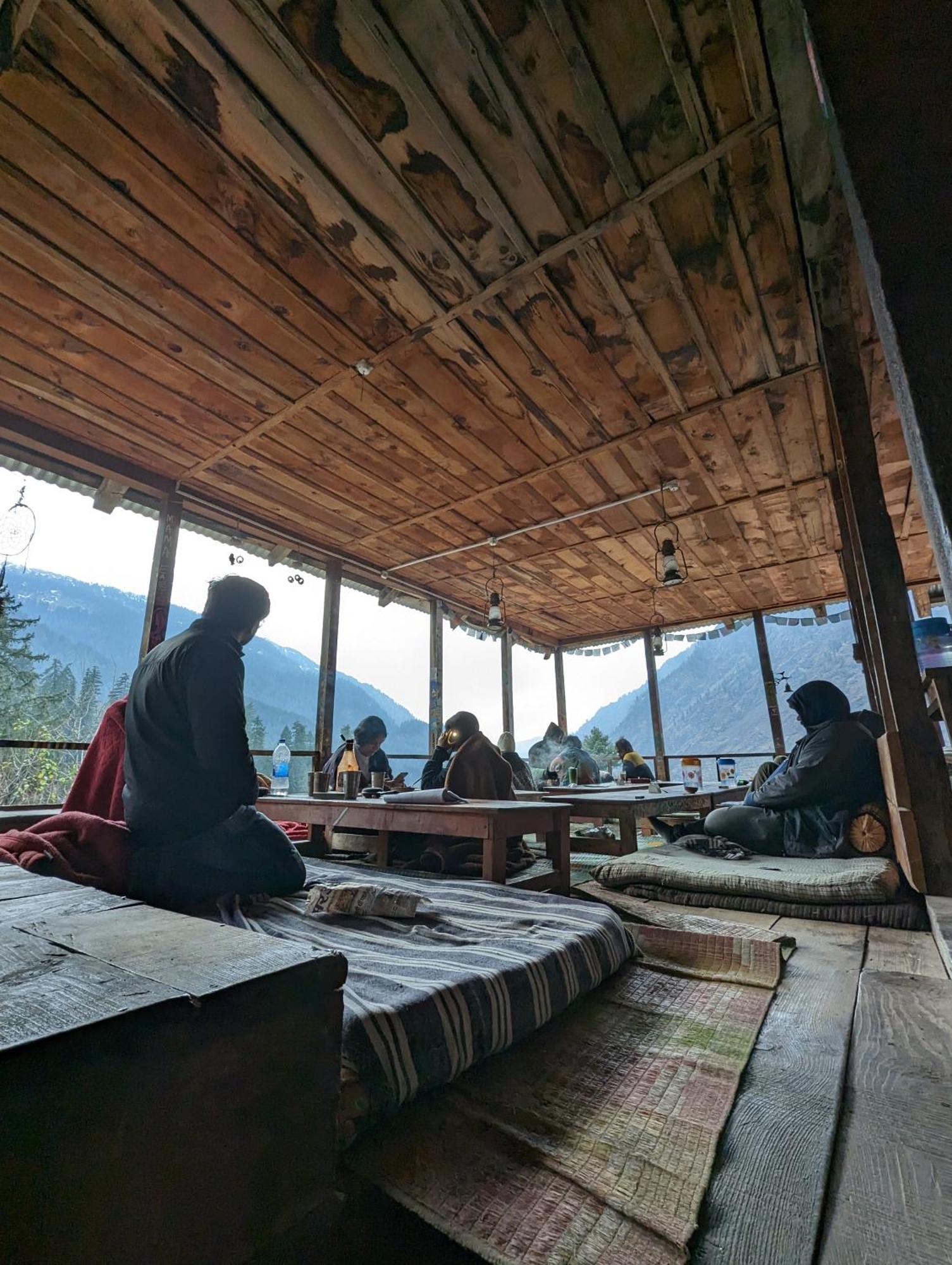 Hotel Holy Cow Cafe & Beds Kalgha Exterior foto